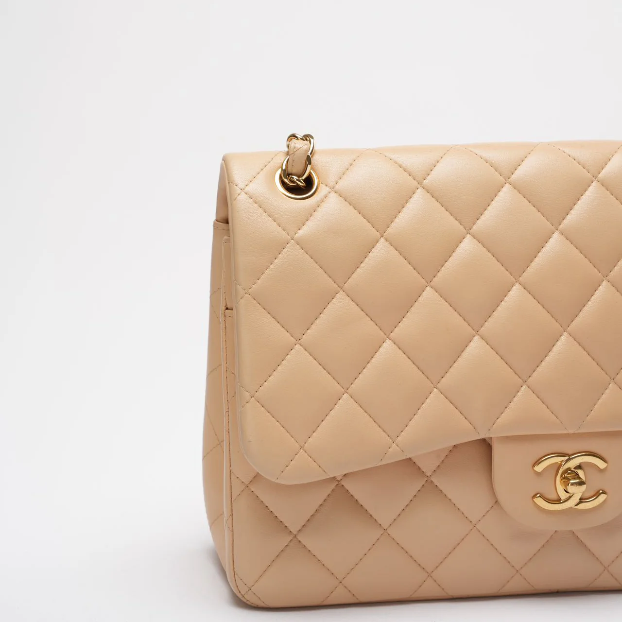 Sac Chanel Classique Jumbo à Double Rabats en Agneau Beige