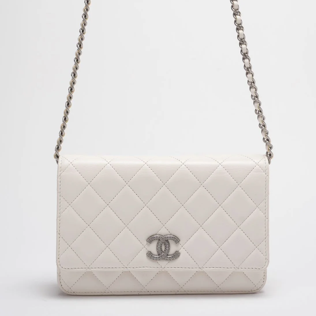 Chanel Wallet on Chain Timeless/Classique Leather Crossbody Bag in White with Silver Hardware