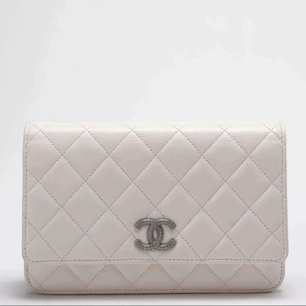Chanel Wallet on Chain Timeless/Classique Leather Crossbody Bag in White with Silver Hardware