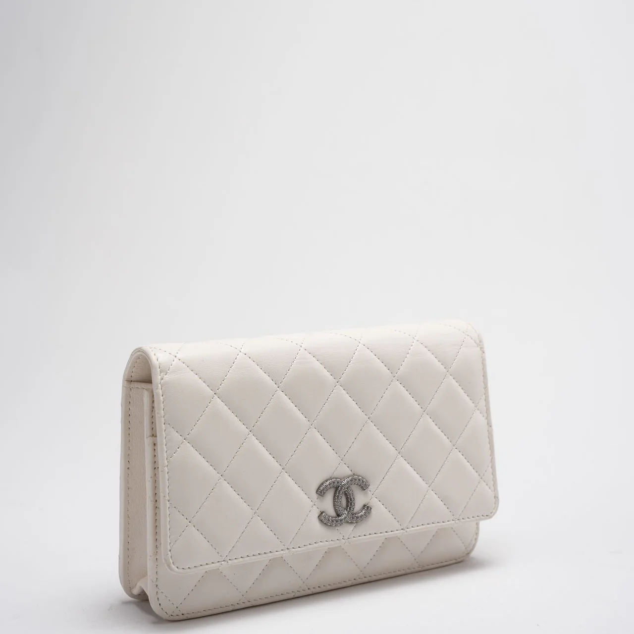 Chanel Wallet on Chain Timeless/Classique Leather Crossbody Bag in White with Silver Hardware Side