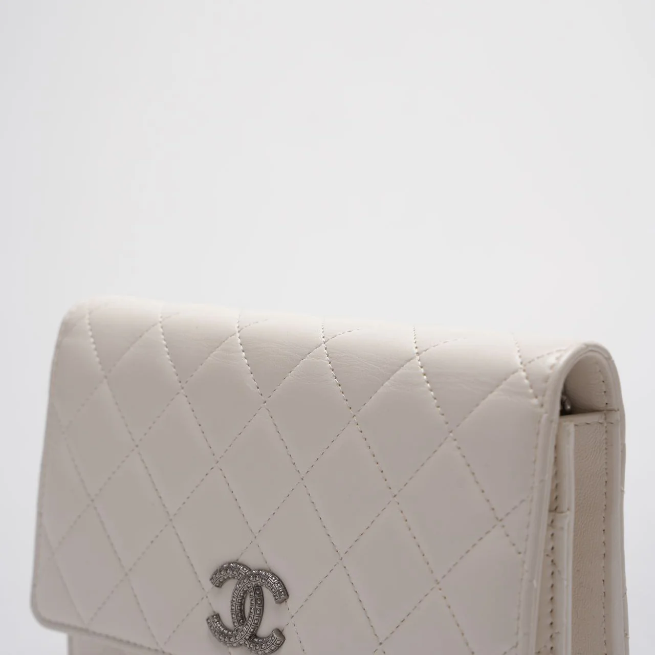 Chanel Wallet on Chain Timeless/Classique Leather Crossbody Bag in White with Silver Crystal Hardware