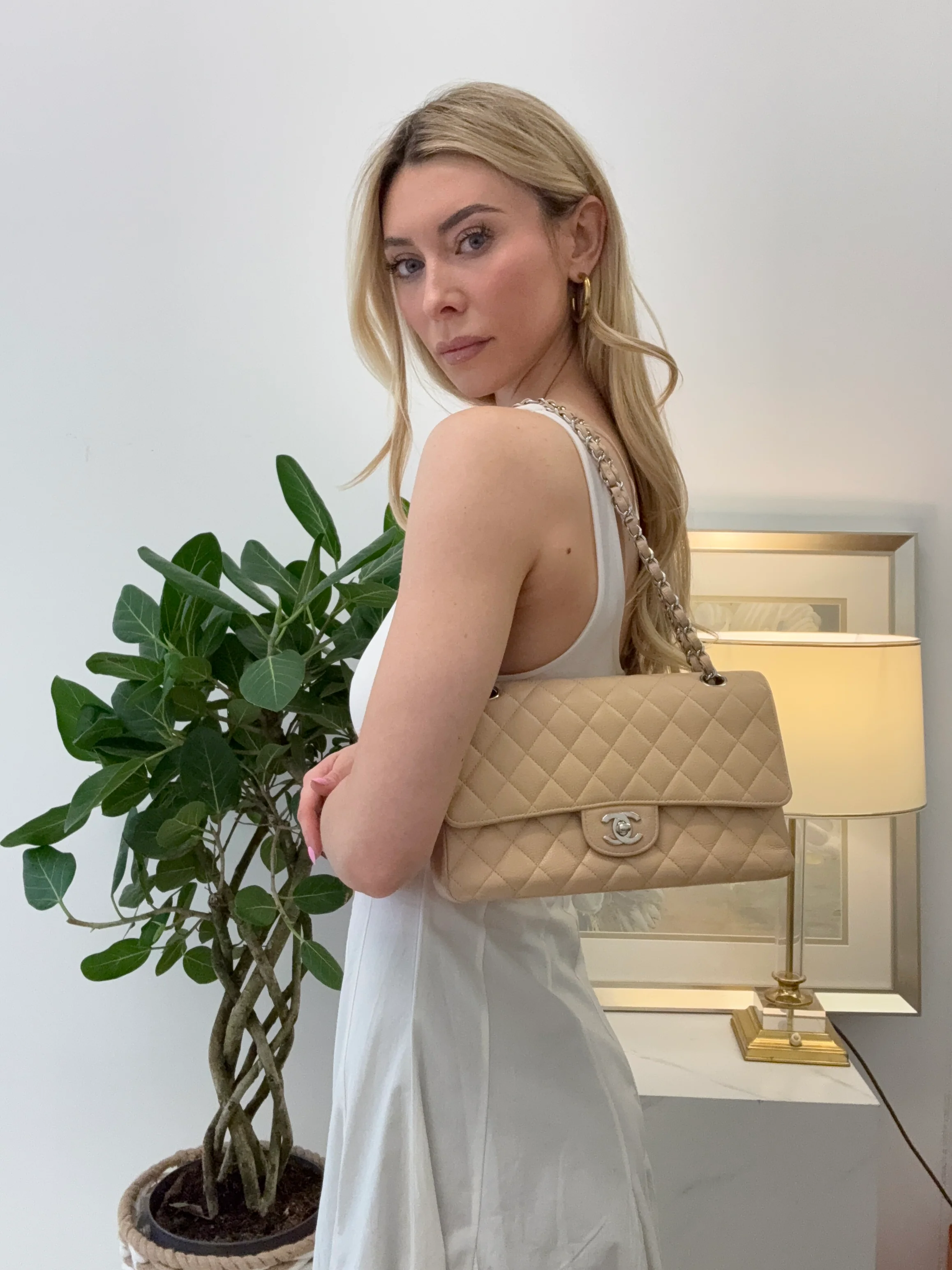 Chanel klassische mittelgroße Double Flap Tasche Caviarleder Beige