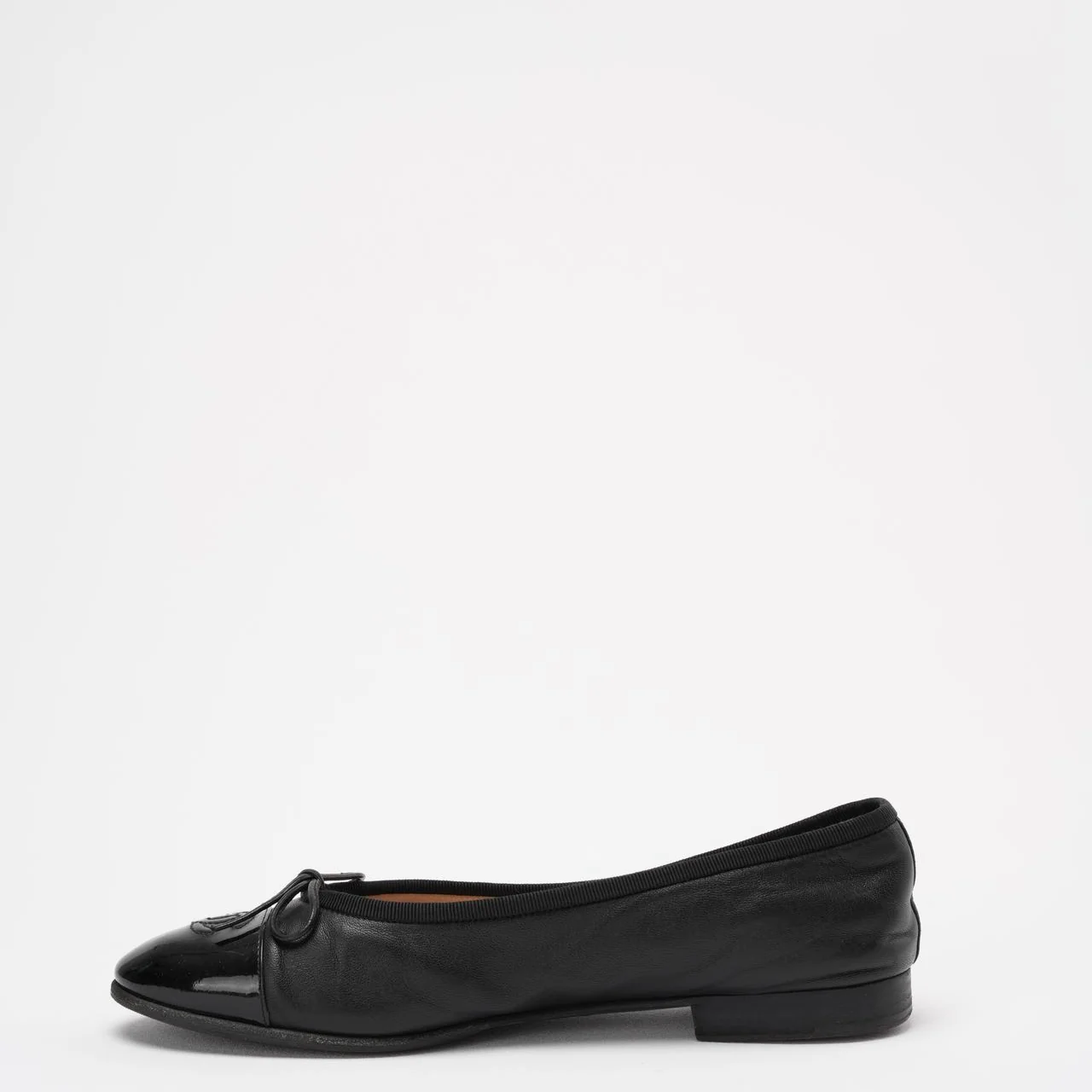 Chanel Black Leather and Patent CC Cap Toe Bow Ballet Flats Size 38 ½