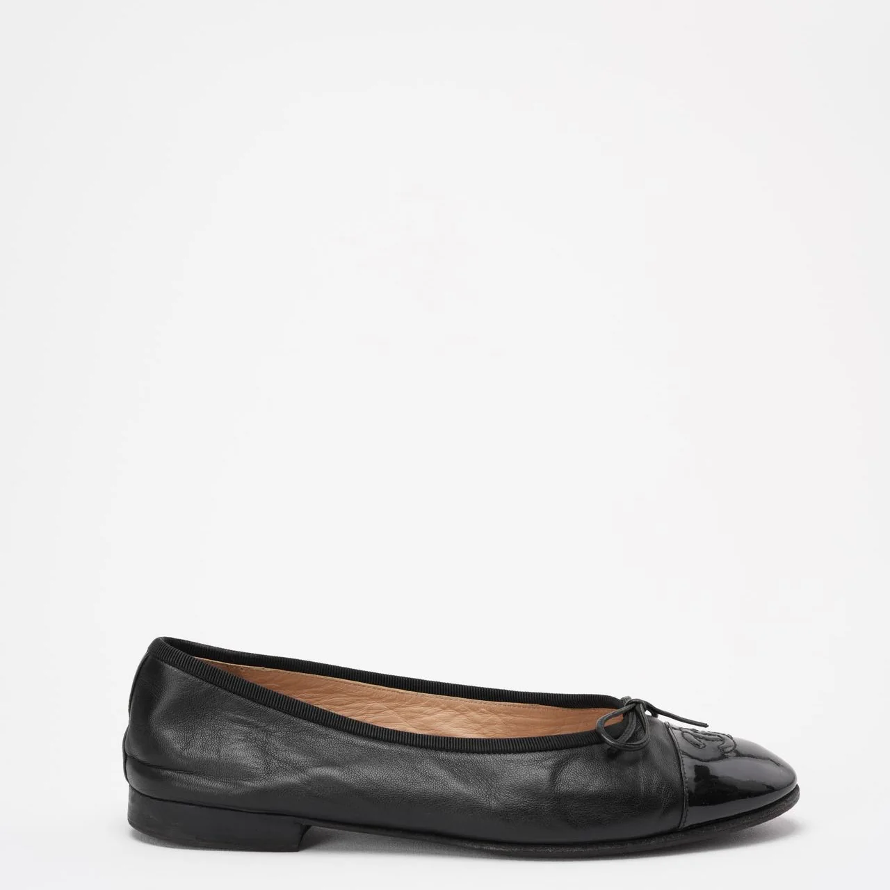Chanel Black Leather and Patent CC Cap Toe Bow Ballet Flats Size 38 ½