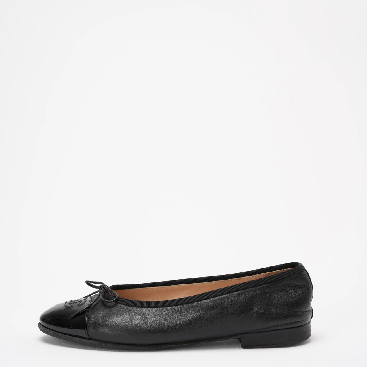 Chanel Black Leather and Patent CC Cap Toe Bow Ballet Flats Size 38 ½