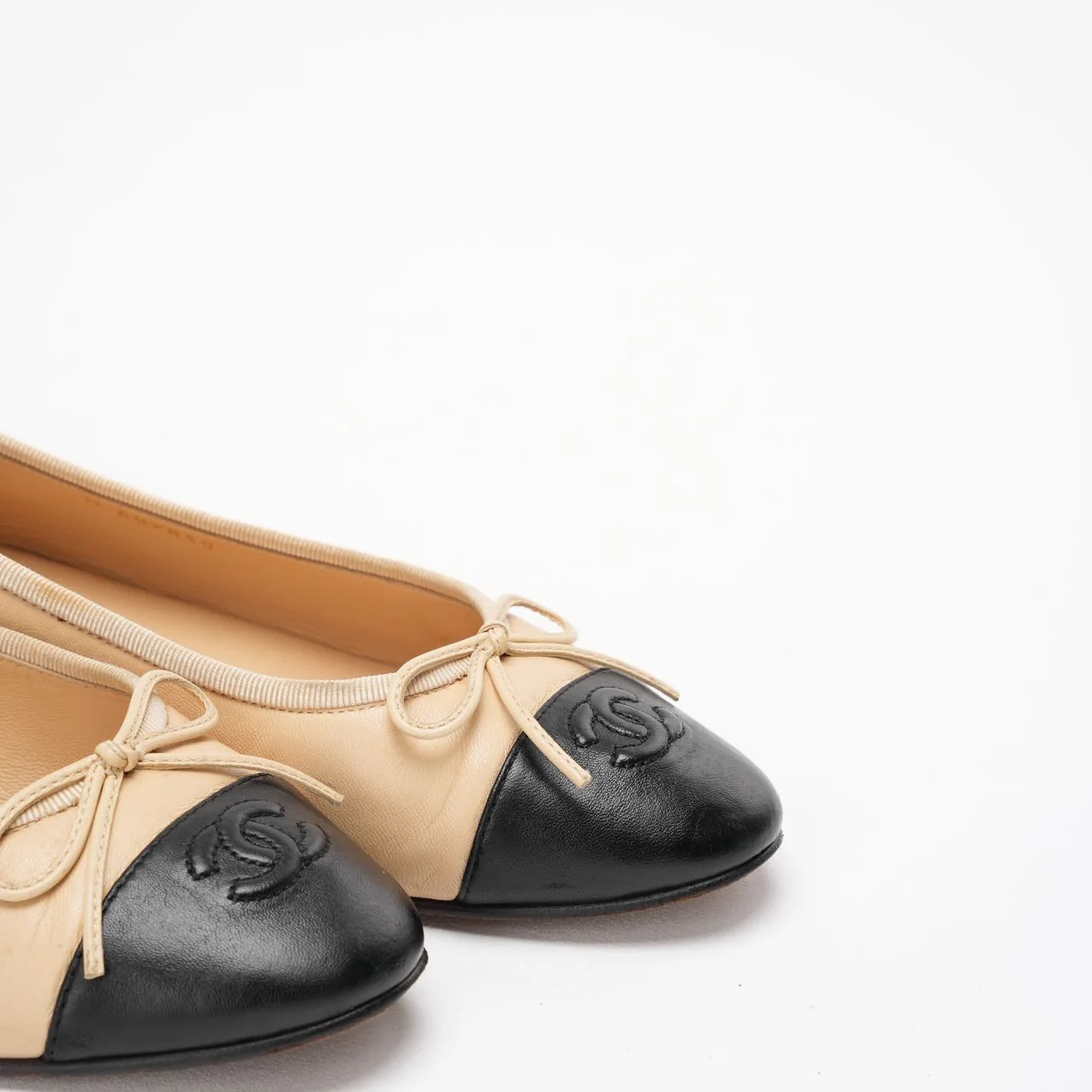 Chanel Beige/Black CC Cap Toe Ballet Flats Size 38