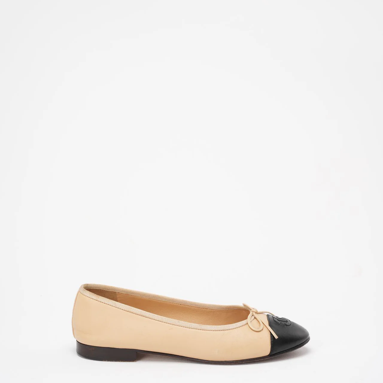 Chanel Beige/Black CC Cap Toe Ballet Flats Size 38