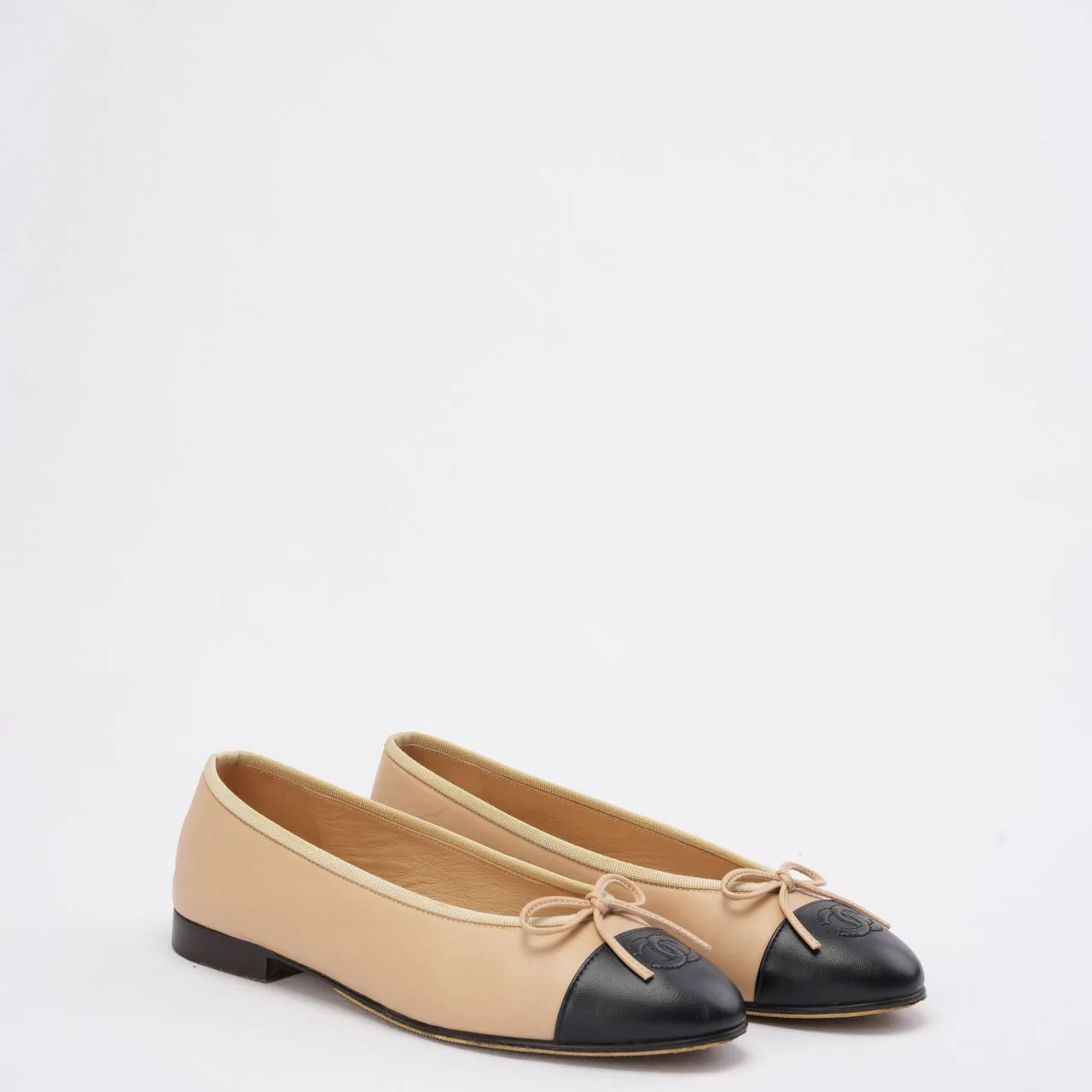 Chanel Beige/Black CC Cap Toe Ballet Flats Size 37.5