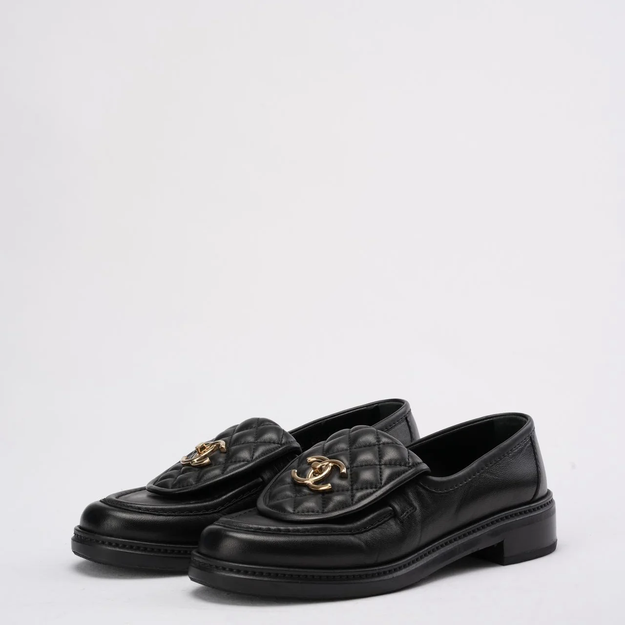Chanel Black Lambskin Quilted CC Turnlock Loafers Size 38.5