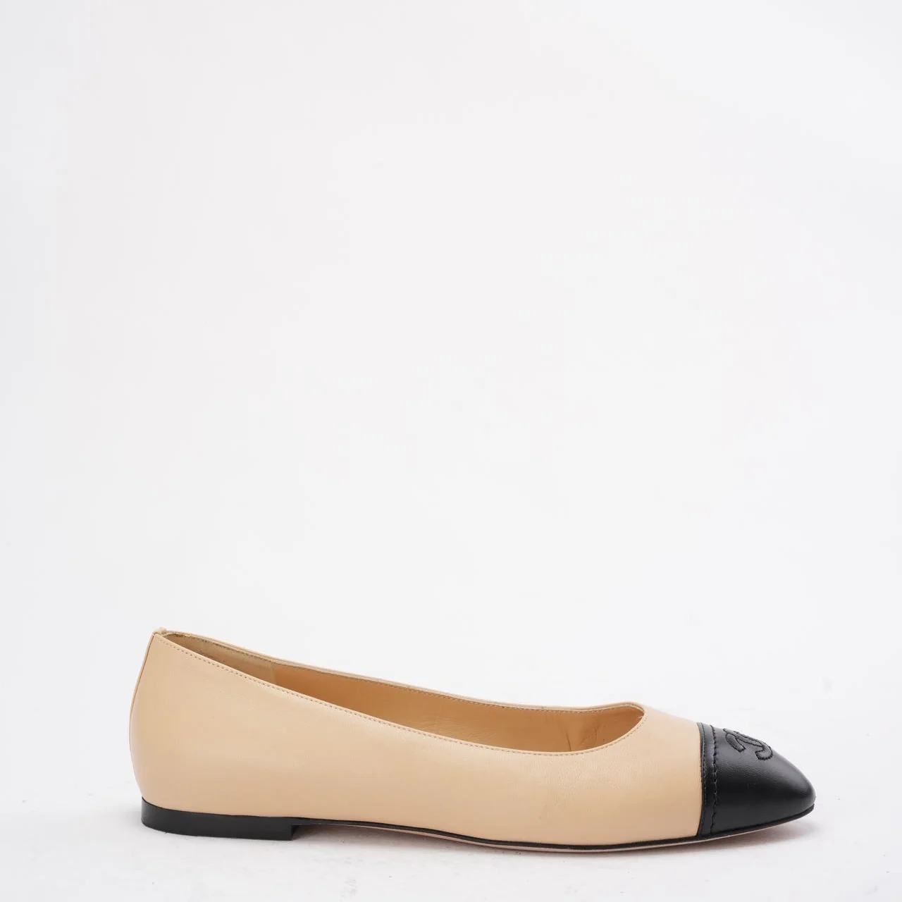 Chanel Beige/Black CC Cap Toe Ballet Flats Size 39.5