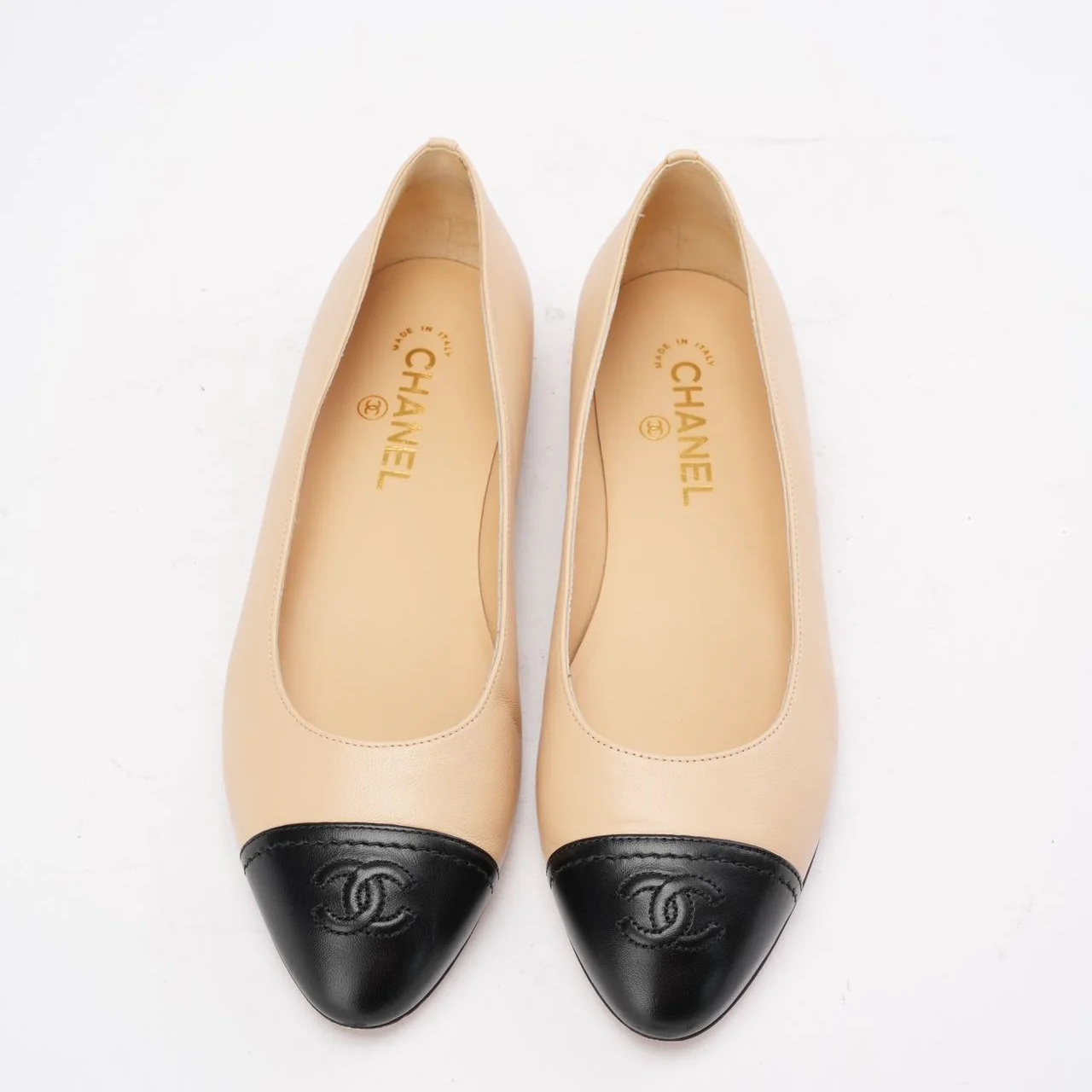 Chanel Beige/Black CC Cap Toe Ballet Flats Size 39.5