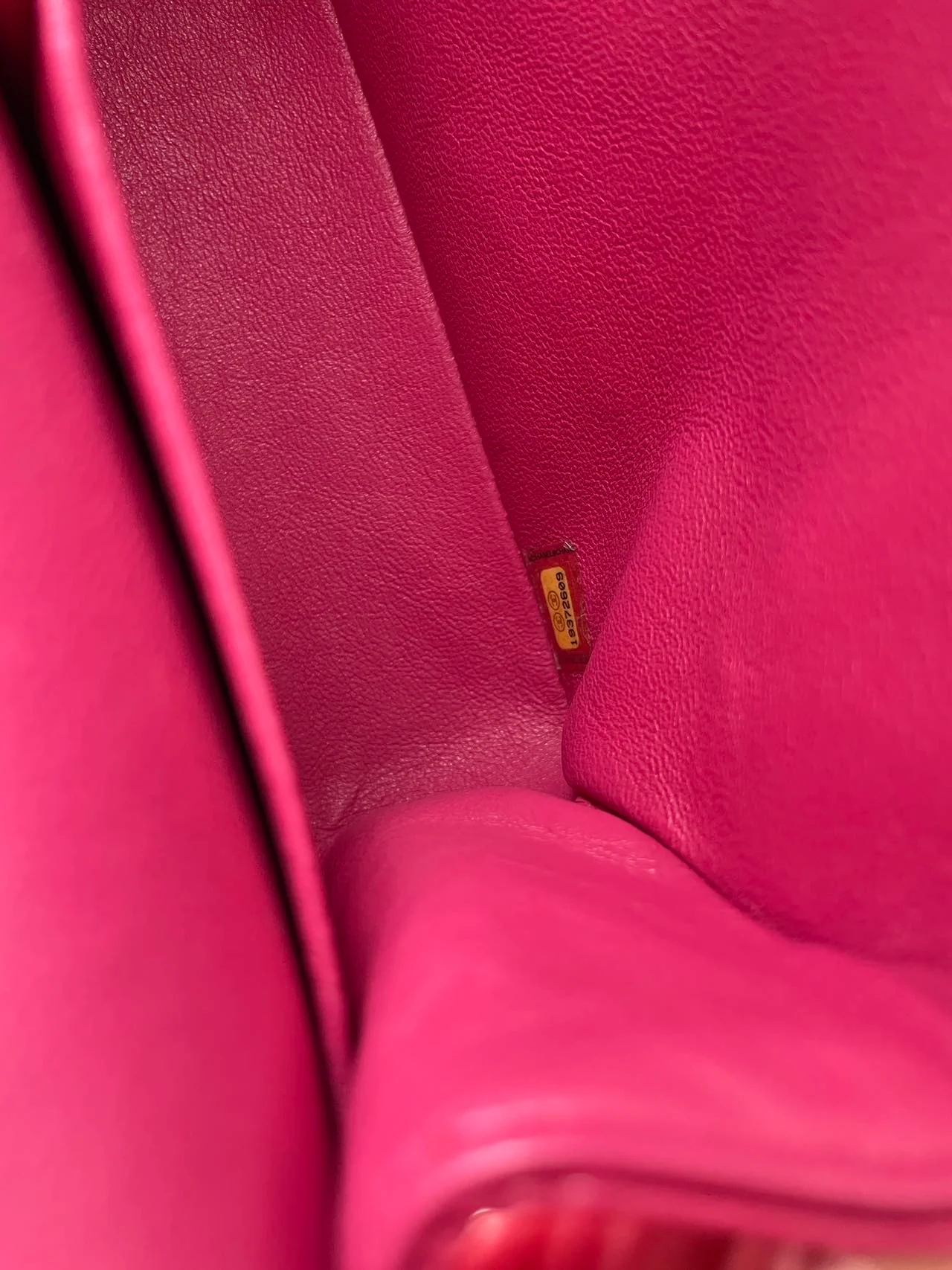 Chanel Timeless Classic Medium Double Flap Bag Hot Pink Lambskin with Silver Hardware Serial nummer