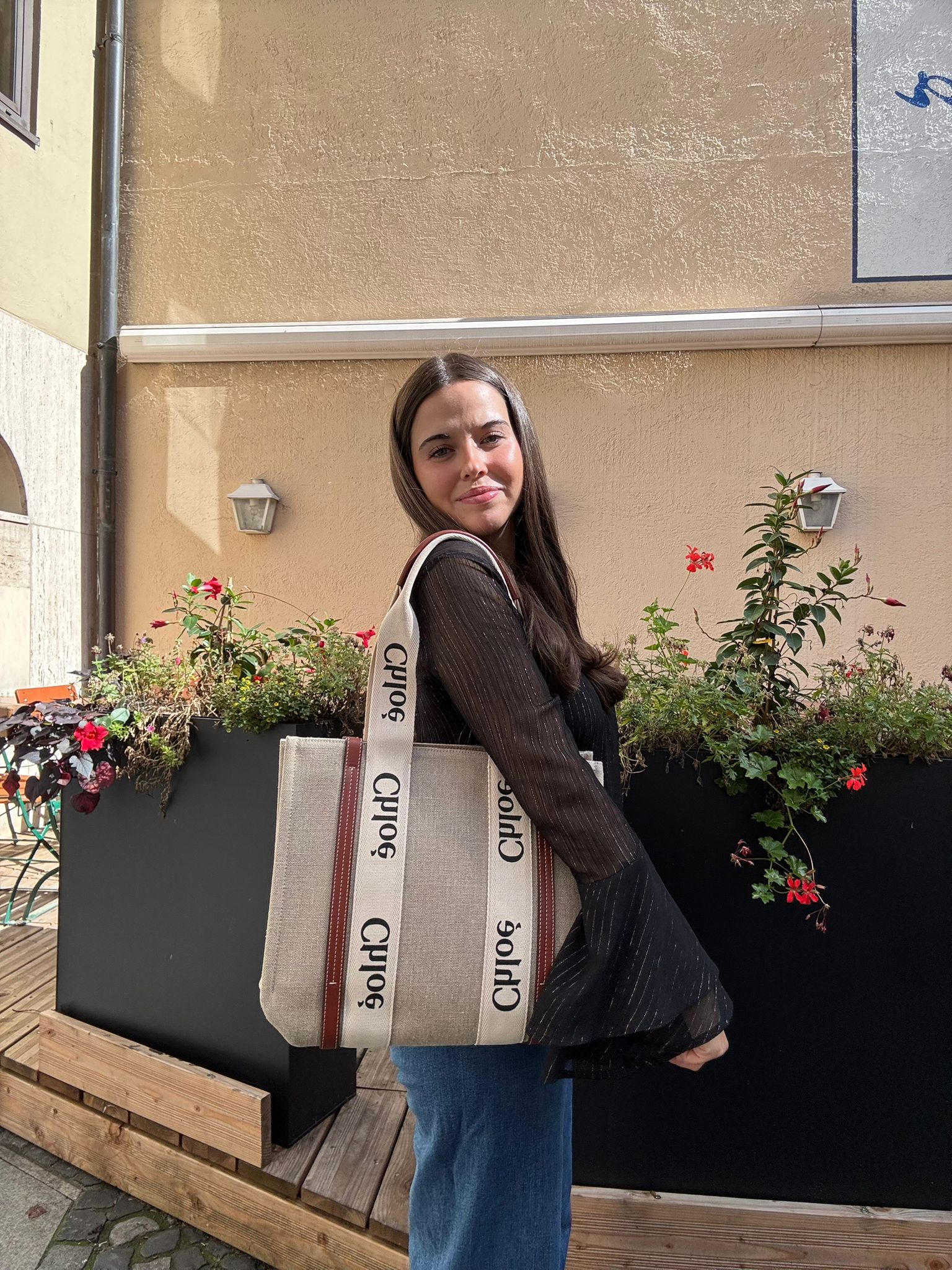 Chloe White and Beige Medium Woody Tote Bag Leinen