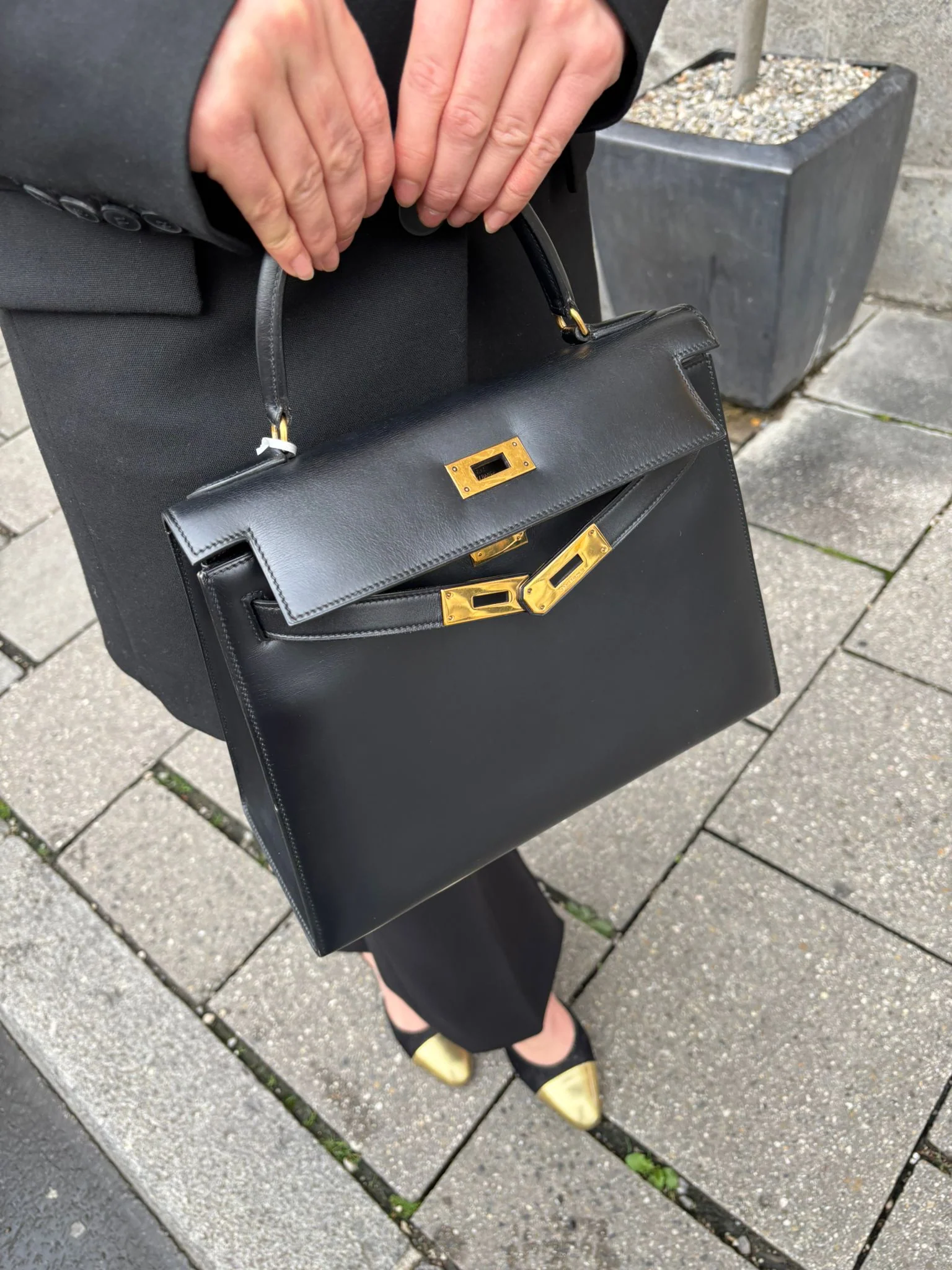 Hermes Vintage Kelly 28 Sellier Bag in Black Calf Box Leather With Gold Hardware