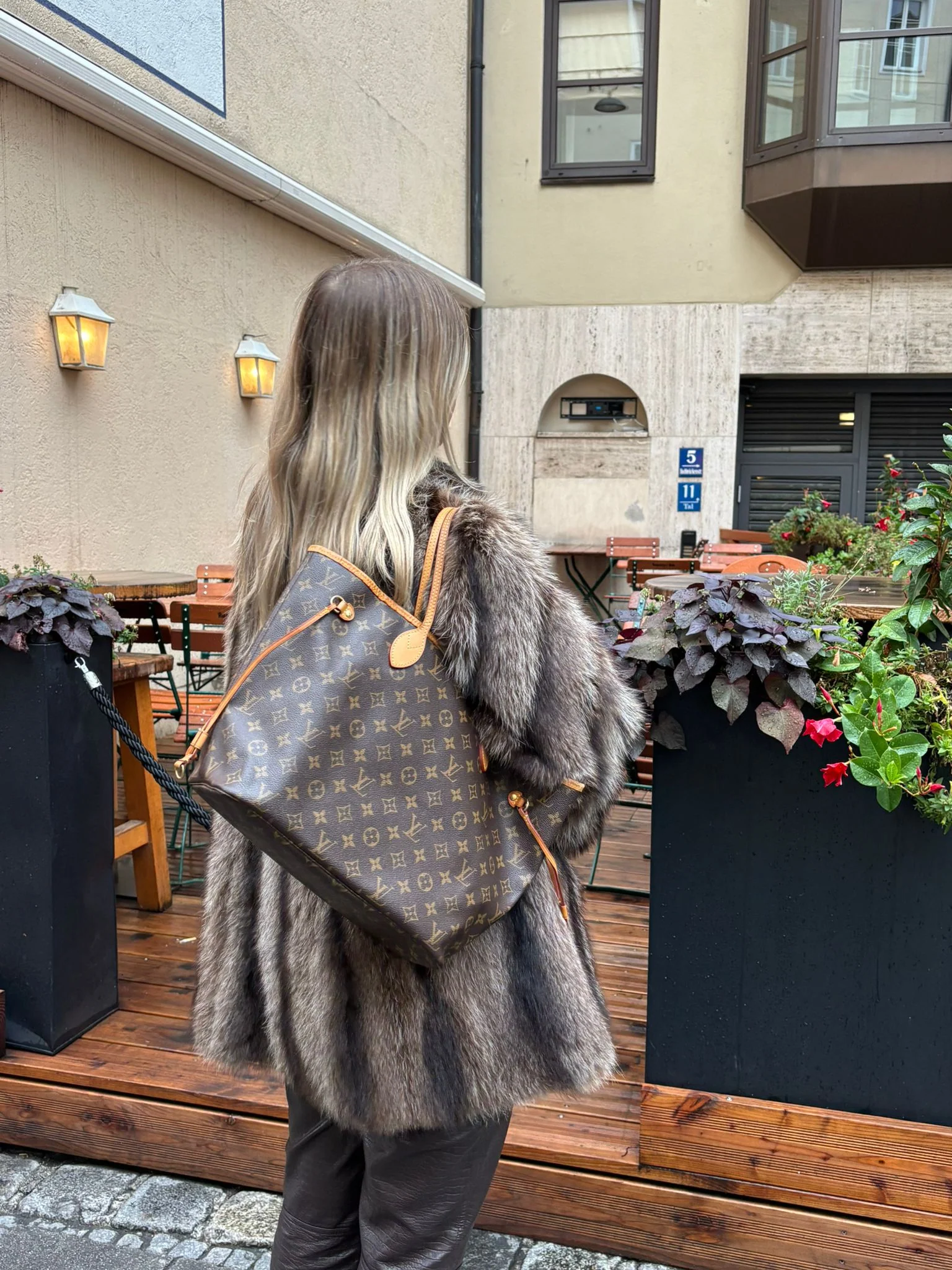 Louis Vuitton Neverfull MM Monogram Canvas with Pochette