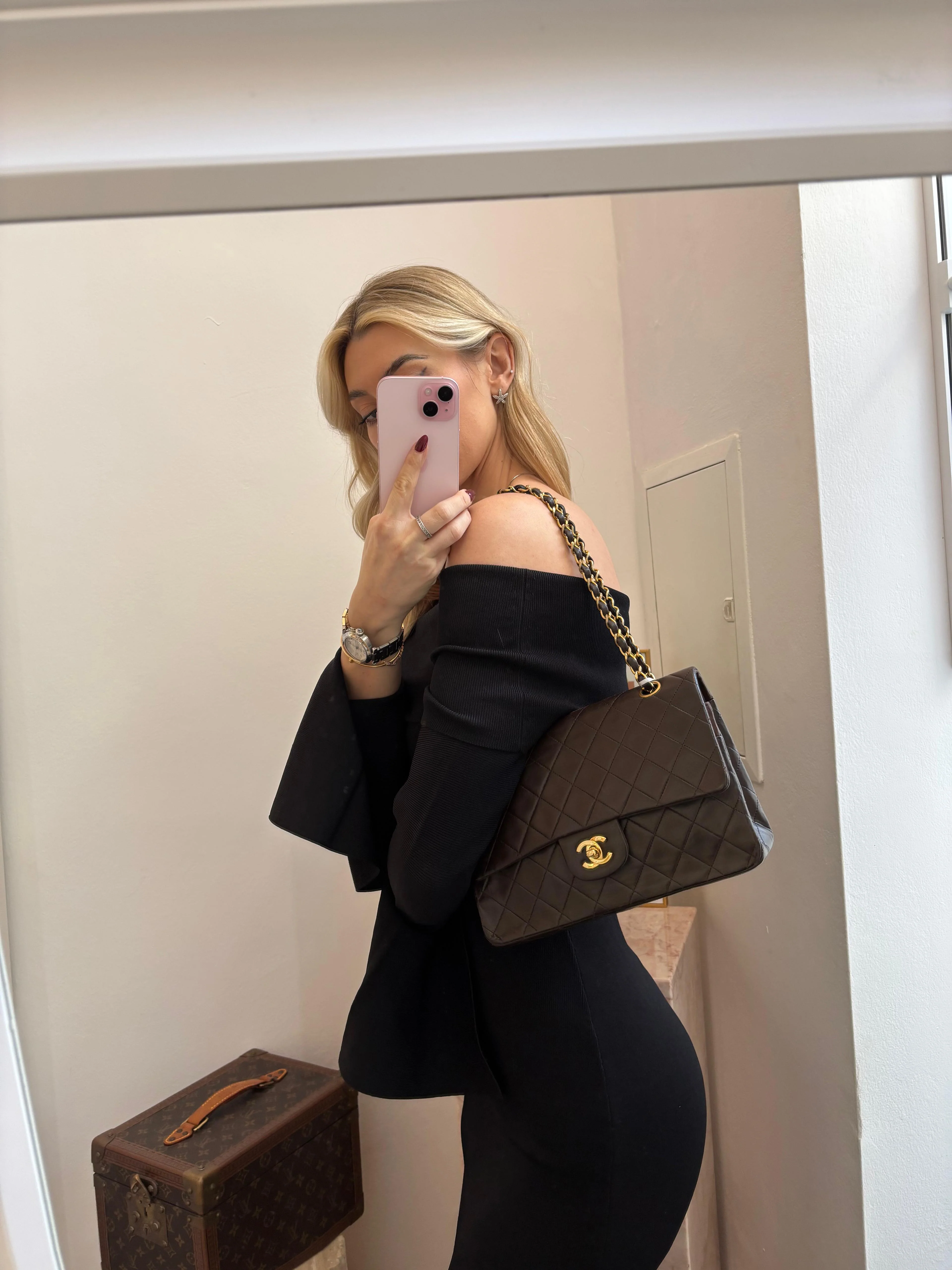 Sac Chanel Vintage Classique à Rabat en Cuir Marron Chocolat avec Bijouterie en Or 24 carats Taille Moyenne