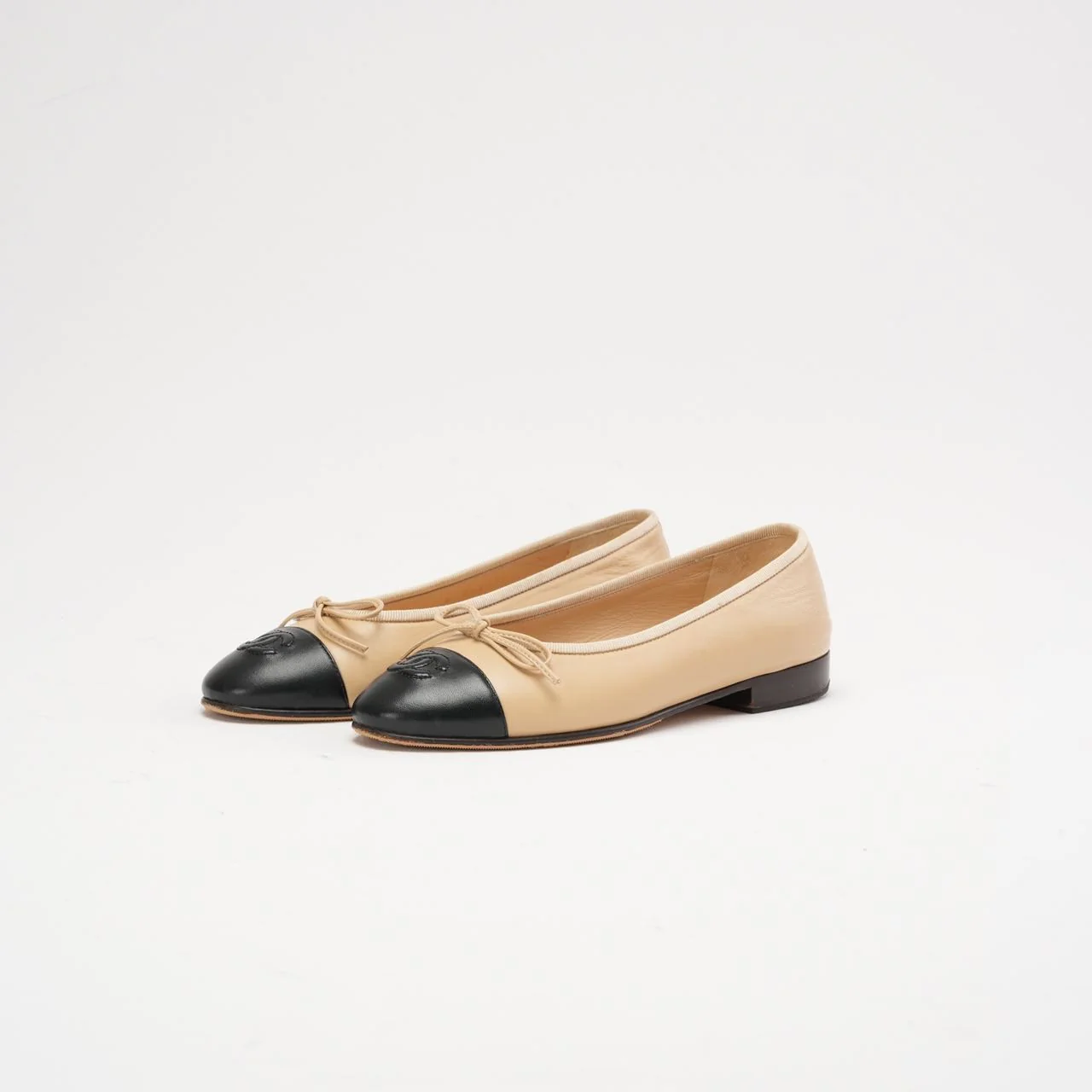 Chanel Beige/Black CC Cap Toe Ballet Flats Size 35.5C