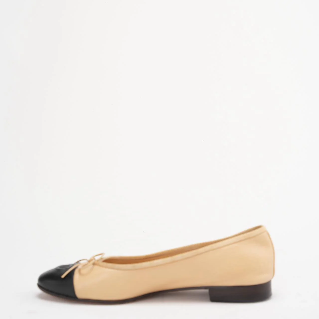 Chanel Beige / Black Classic Ballerina Leather Flats Size 39