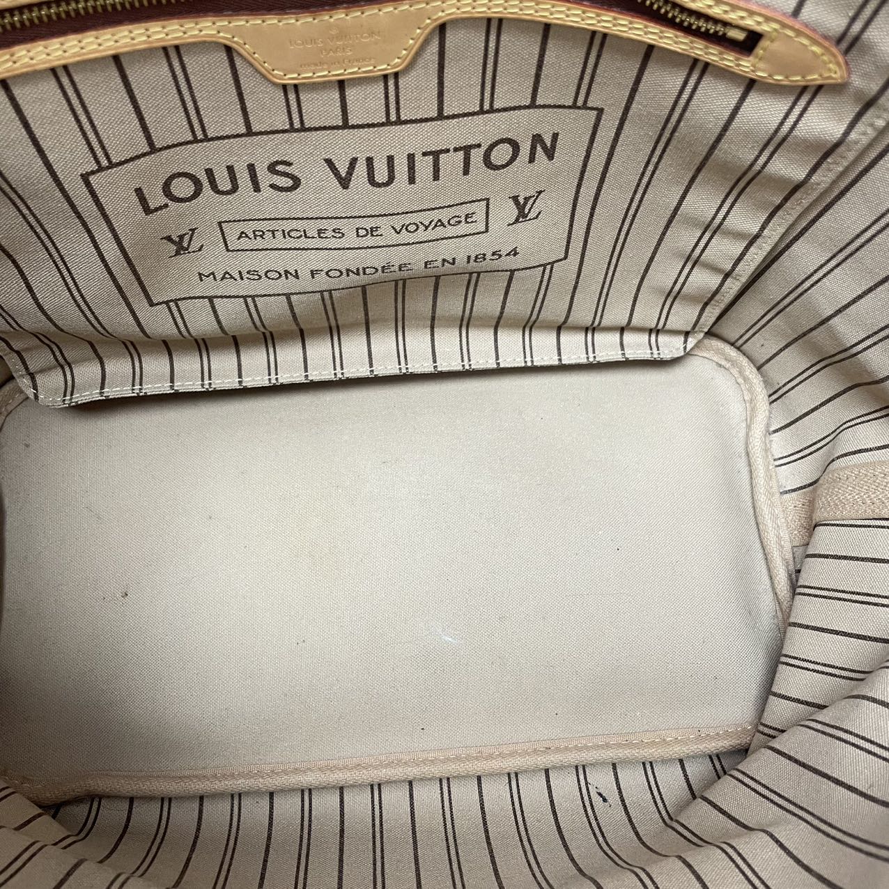 Louis Vuitton Monogram Neverfull MM Tote Bag 2017