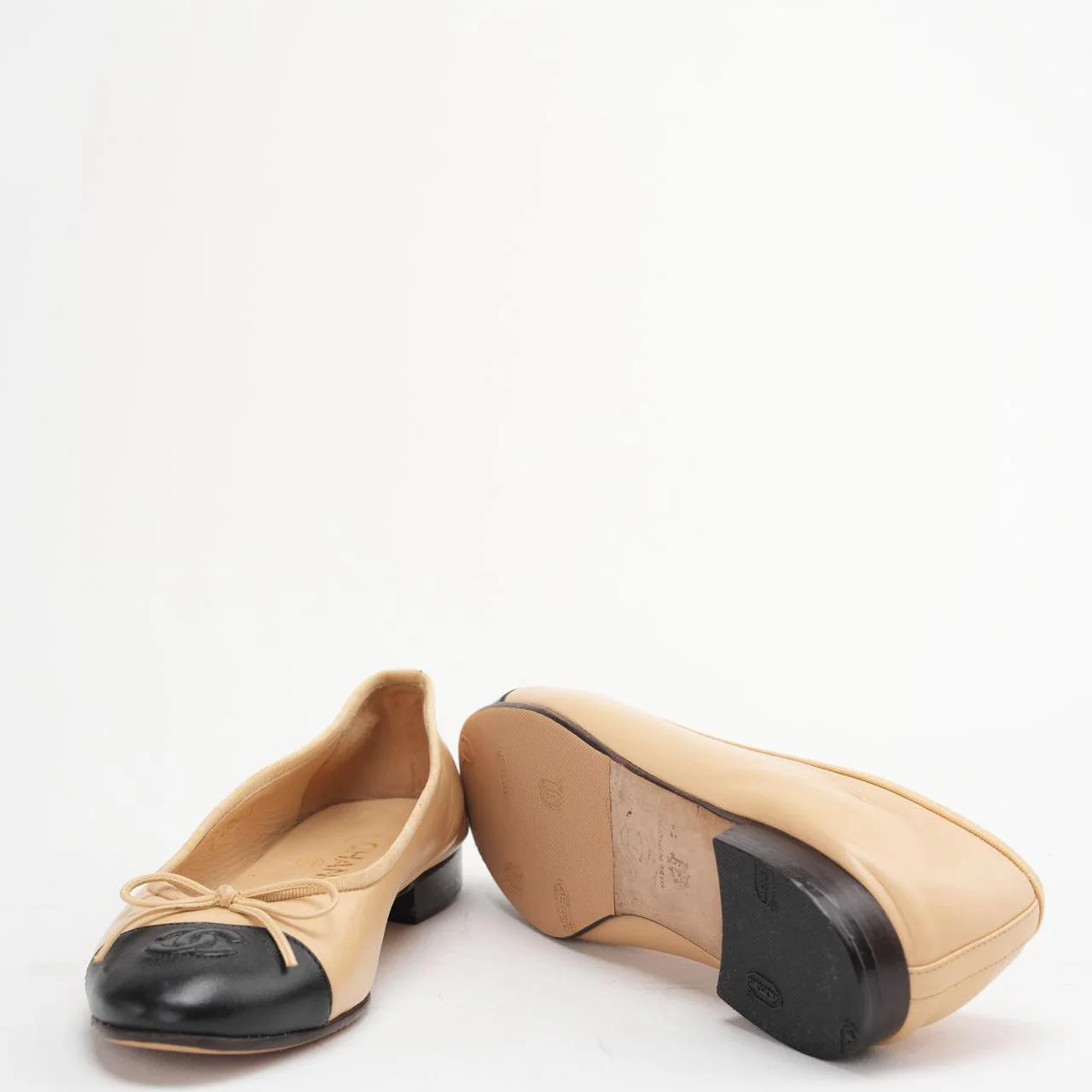 Chanel Beige / Black Classic Ballerina Leather Flats Size 39