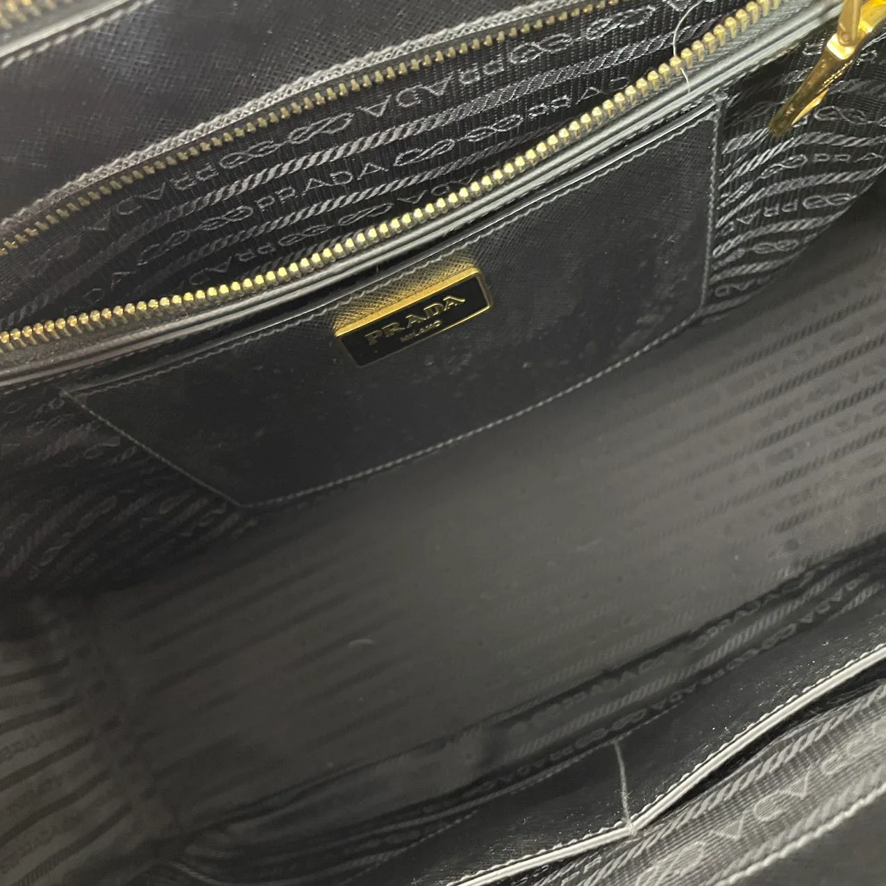 Prada Black Galleria Medium Galleria Zip Tote Saffiano Leather