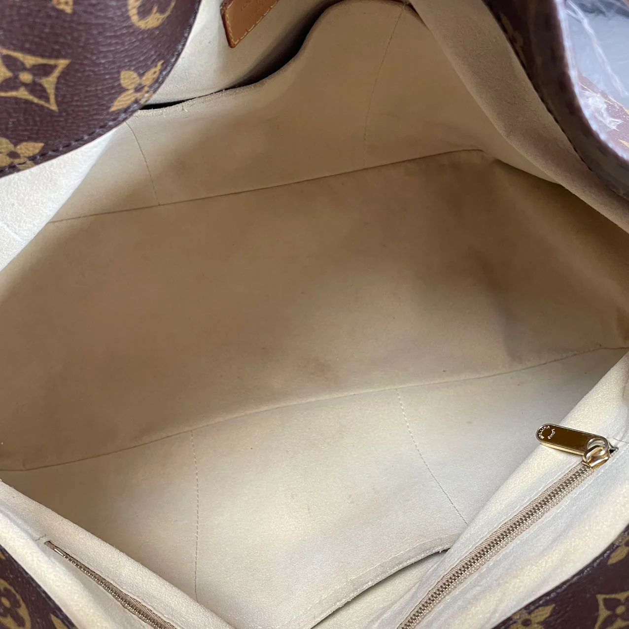 Louis Vuitton Artsy MM Hobo Monogram Handbag 2014