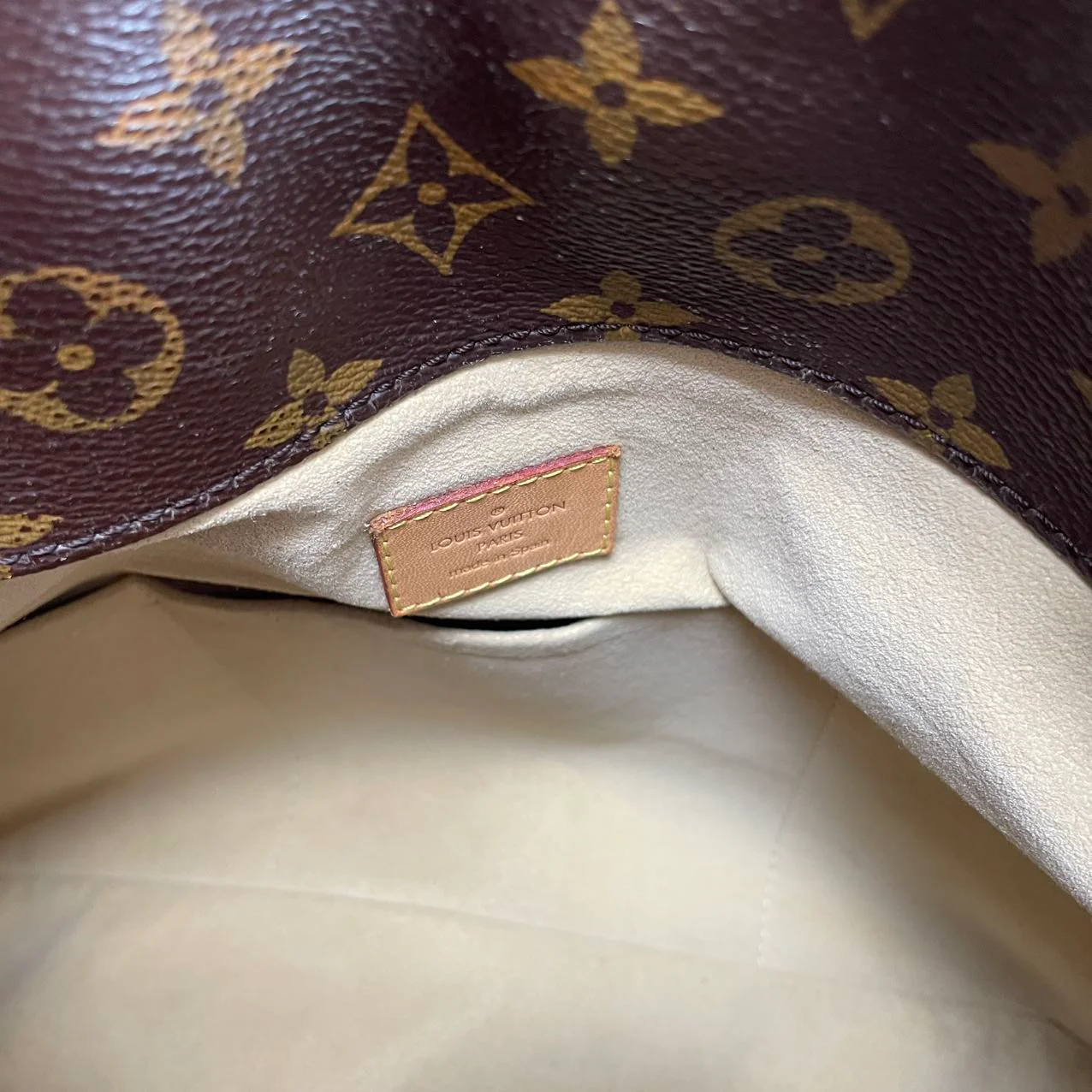 Louis Vuitton Artsy MM Hobo Monogram Handbag 2014