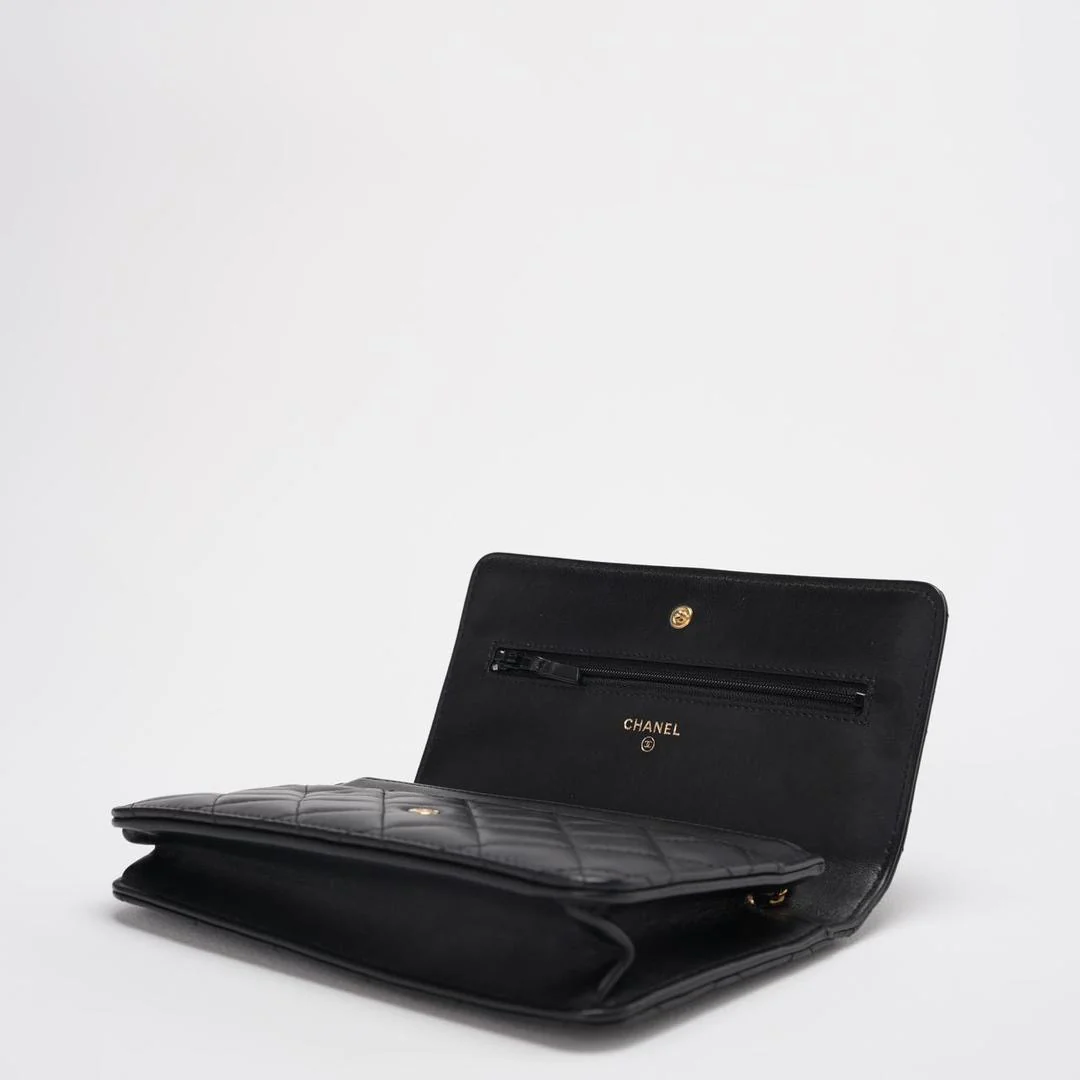 Chanel Wallet On Chain (WOC) Black Bag In Lambskin Leather With Gold Hardware 2018 Corner