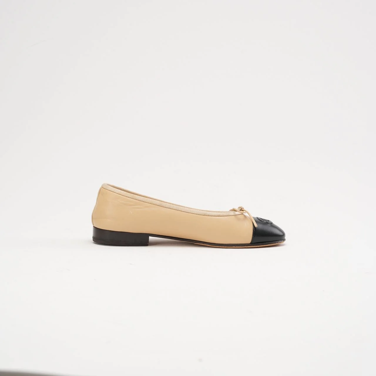 Chanel Beige/Black CC Cap Toe Ballet Flats Size 35.5C