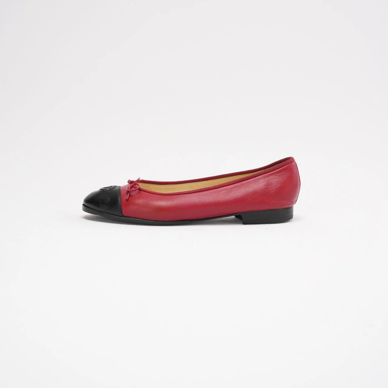 Chanel Red / Black Leather CC Cap Toe Ballet Flats Size 39