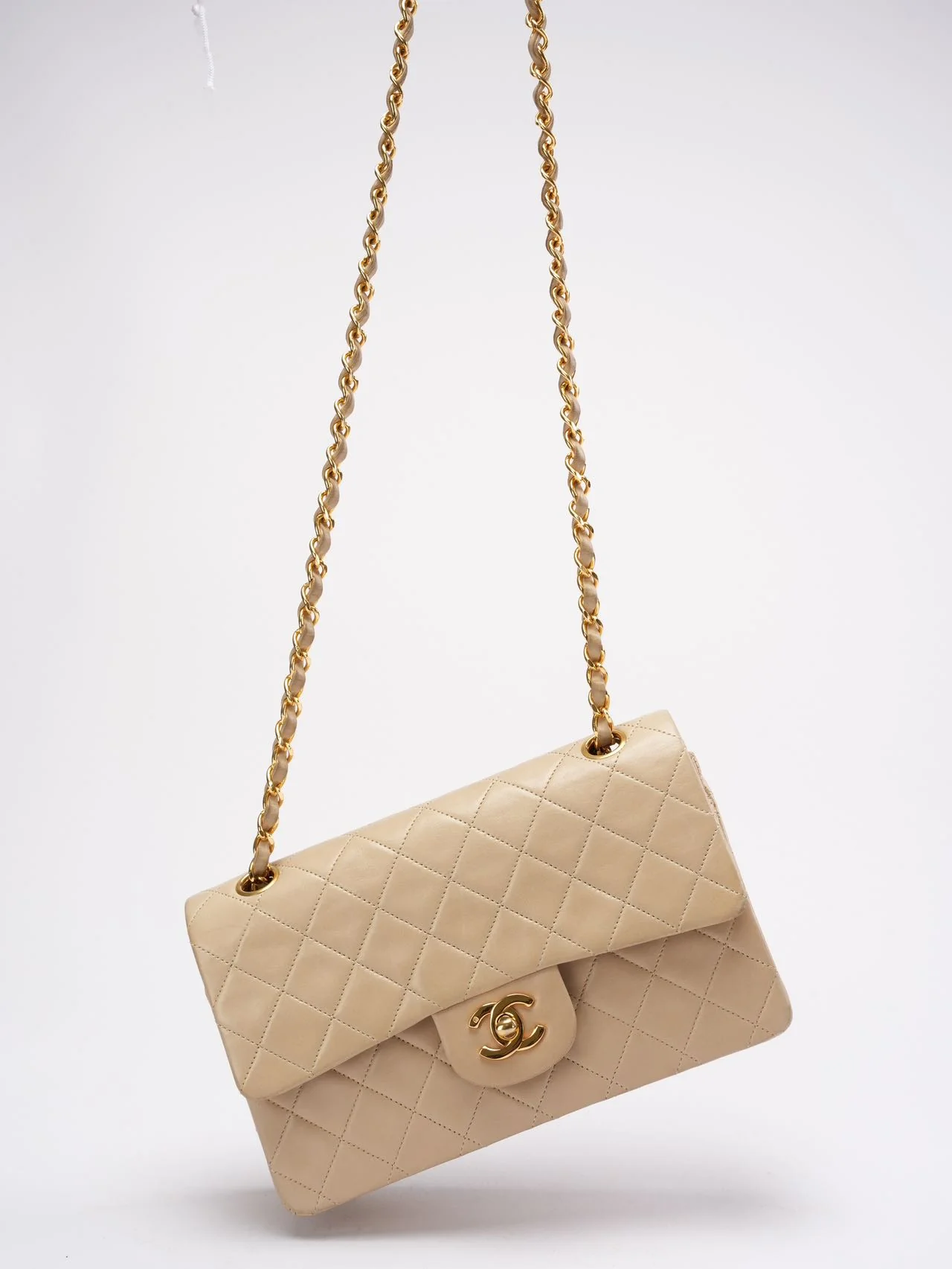 Sac à rabat double classique petit beige vintage Chanel 1994