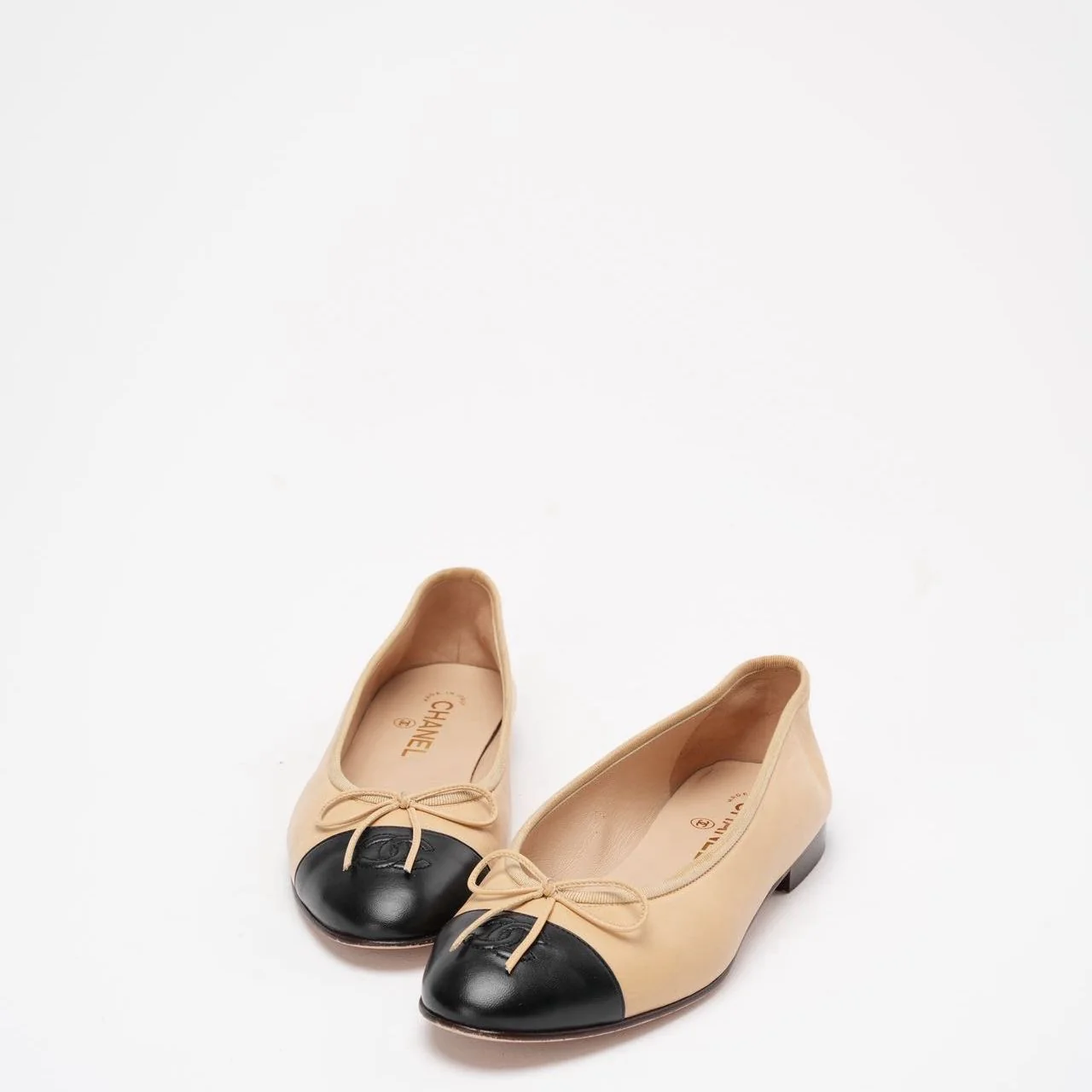 Chanel Beige / Black Leather CC Cap Toe Ballet Flats 39