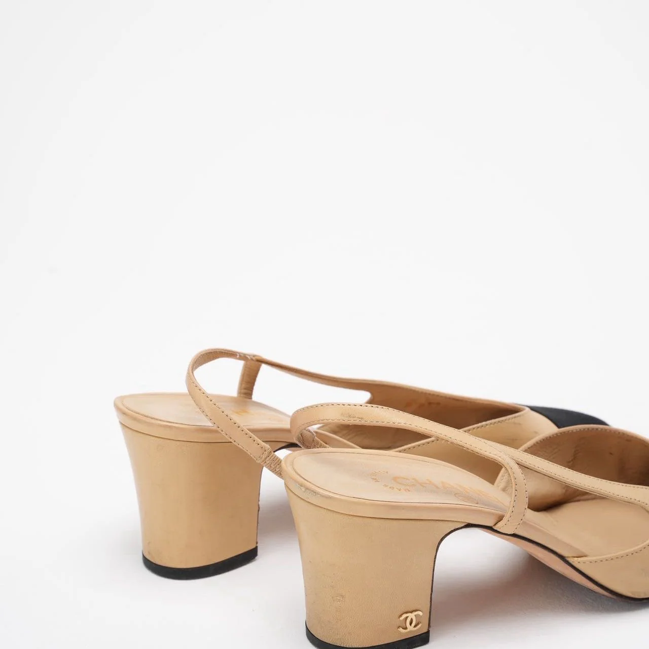 Chanel Beige/Black Grosgrain Cap Toe CC Pumps 39 ½