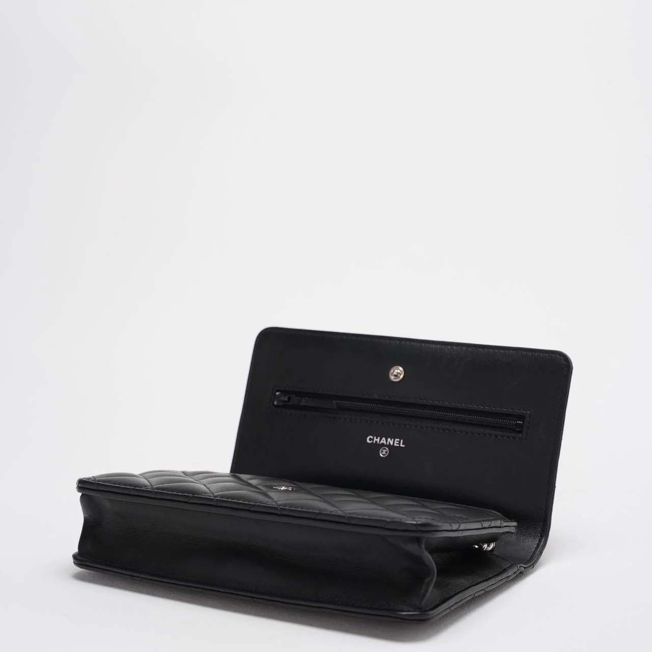 Chanel Wallet on Chain (WOC) Black Cross Body Bag Lambskin Leather Silver Hardware 2017 Corner