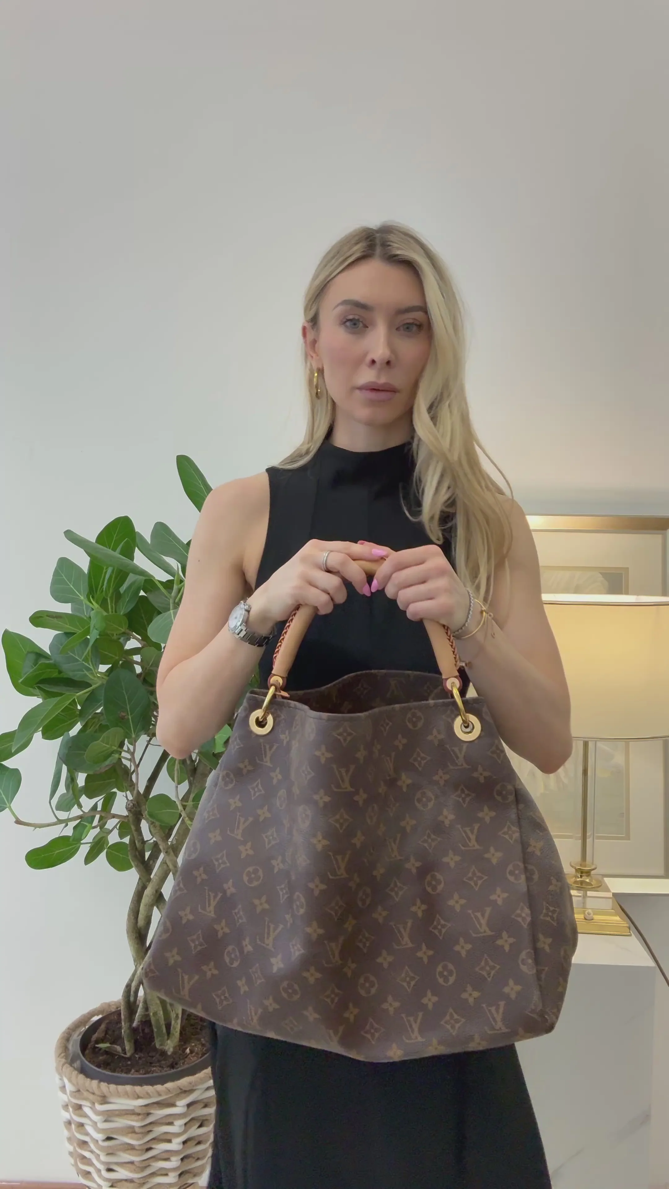 Louis Vuitton Artsy MM Hobo Monogram Bag 2017